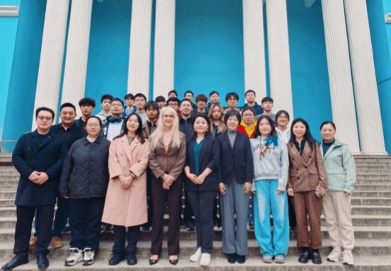 美国西崖大学副校长到访武昌理工学院 与中外合作办学项目首届学生深入交流