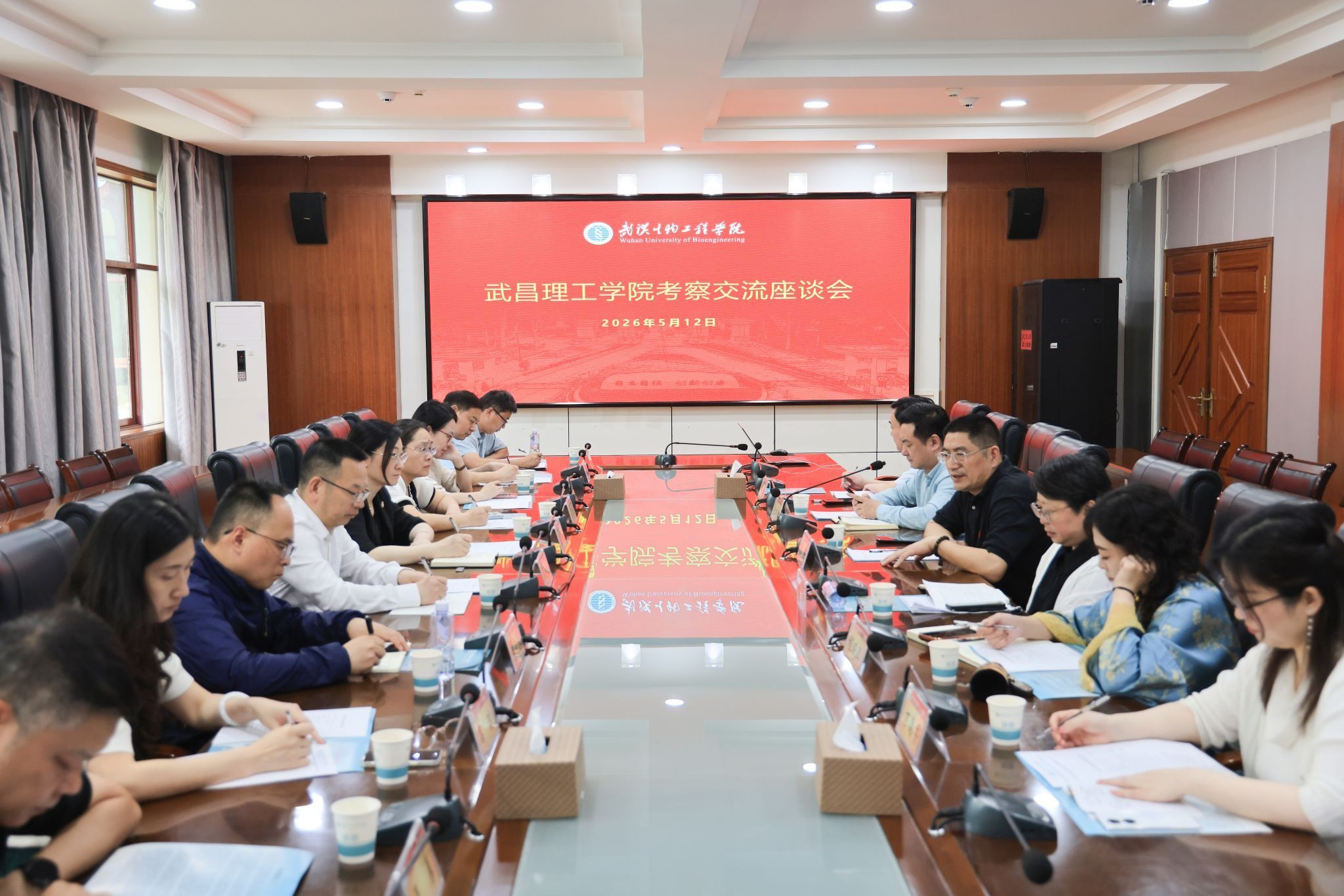 武昌理工学院党委书记高建勋带队到武汉生物工程学院考察交流